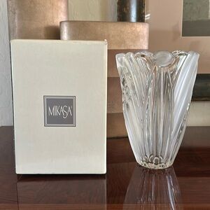 Mikasa *NIB* *Vintage* 9.5" Ermitage Satin Vase